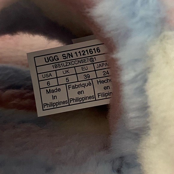 UGG Fluff You Cali Collage Pride Men 6 Fits Women’s 8 - Picture 4 of 13